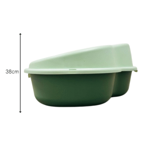 Arenero sanitario abierto con baranda para gatos, fabricado en plástico resistente. Su diseño con bordes elevados ayuda a contener la arena y evitar salpicaduras. Perfecto para gatos que prefieren espacios abiertos, ofrece fácil acceso, limpieza sencilla y mayor higiene.